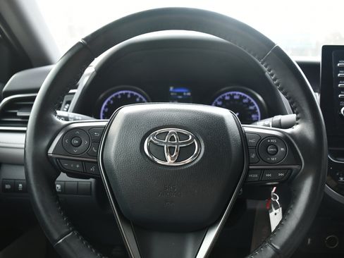 Used 2022 Toyota Camry SE image 10