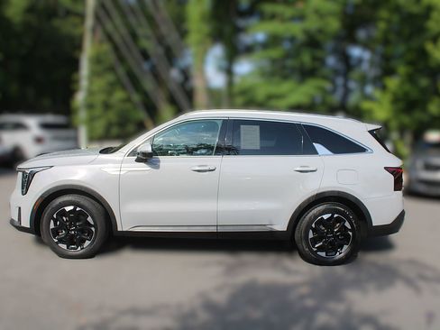 Certified 2024 Kia Sorento S w/ Panoramic Sunroof Package FWD image 5