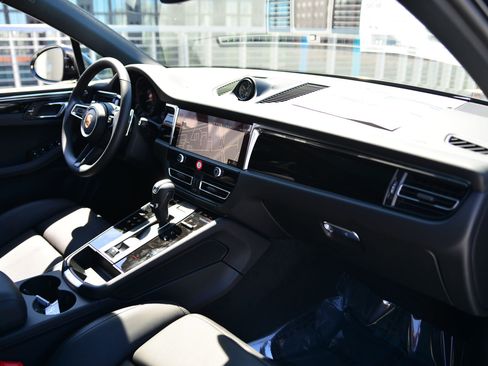 Used 2026 Porsche Macan image 24