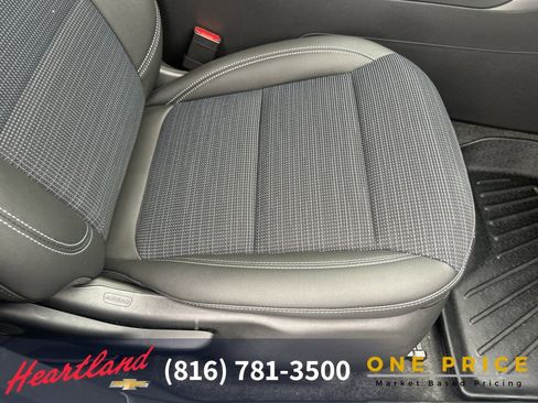 Used 2025 Buick Envista Preferred image 44