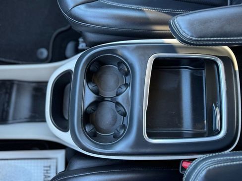 Used 2023 Chrysler Pacifica Touring-L image 25