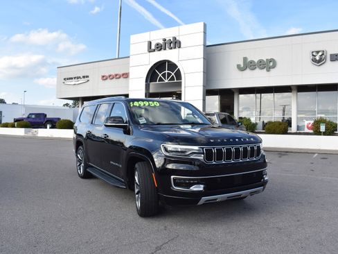 Used 2024 Jeep Wagoneer L Series II w/ Premium Group I image 1