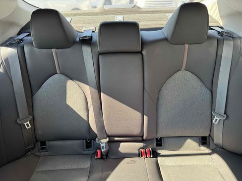 Used 2018 Toyota Camry LE image 29