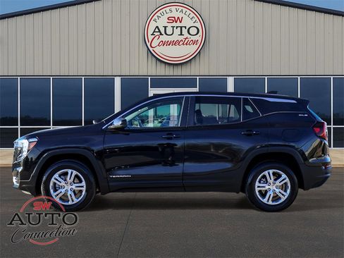 Used 2024 GMC Terrain SLE image 4