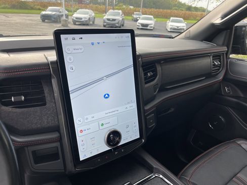 Used 2022 Ford Expedition Max Limited image 13