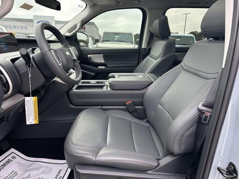 New 2025 Ford Expedition Active image 9