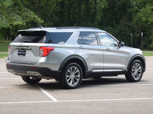Used 2022 Ford Explorer XLT w/ Equipment Group 202A AWD/4WD image 27