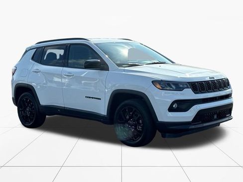 Used 2025 Jeep Compass Latitude w/ Convenience Group AWD/4WD image 8