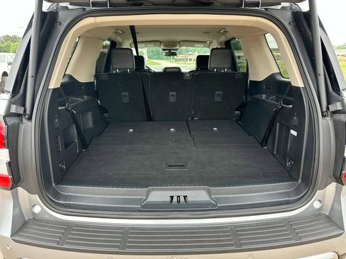 Used 2024 Ford Expedition XLT RWD image 24