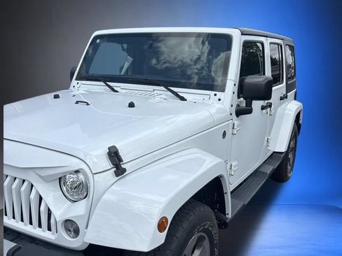 Used 2017 Jeep Wrangler Unlimited Sahara w/ Dual Top Group AWD/4WD image 2