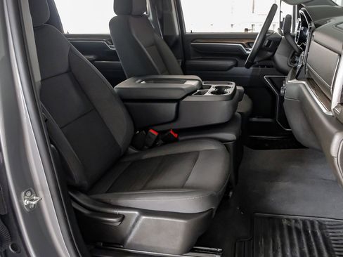 Used 2025 Chevrolet Silverado 2500 LT w/ Convenience Package image 32