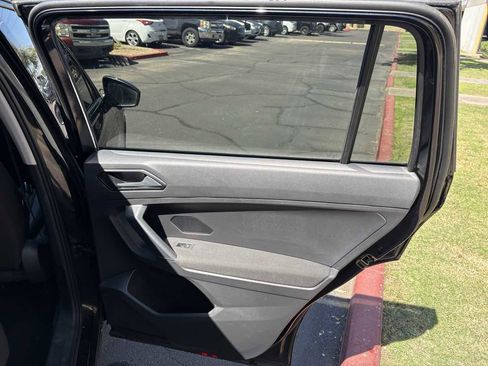 Used 2018 Volkswagen Tiguan S image 24