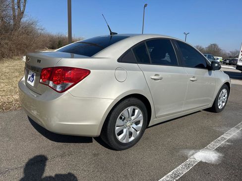 Used 2014 Chevrolet Cruze LS image 9