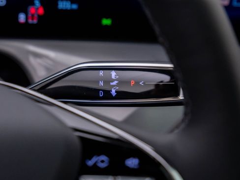 New 2026 Cadillac Vistiq Sport w/ LPO, Floor Liner Package image 24