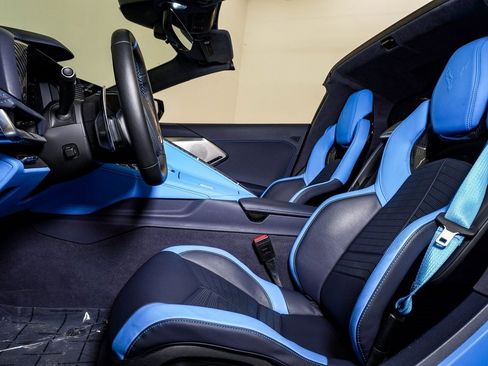 Used 2021 Chevrolet Corvette Stingray w/ Z51 Performance Package image 21