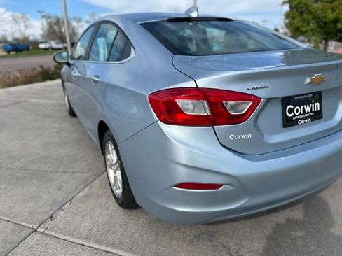 Used 2017 Chevrolet Cruze LT w/ Convenience Package FWD image 5