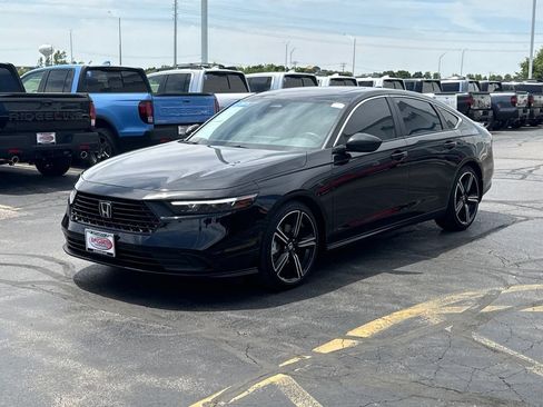Used 2025 Honda Accord Sport image 7