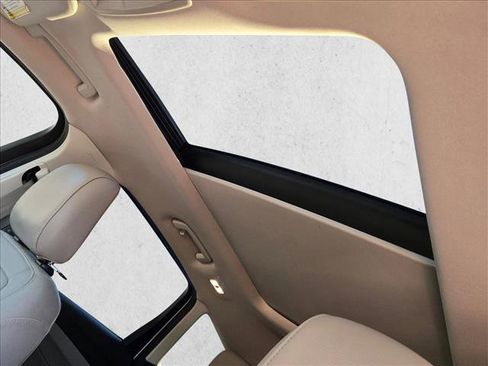 Used 2018 Ford Escape Titanium w/ Ford Safe & Smart Package image 17