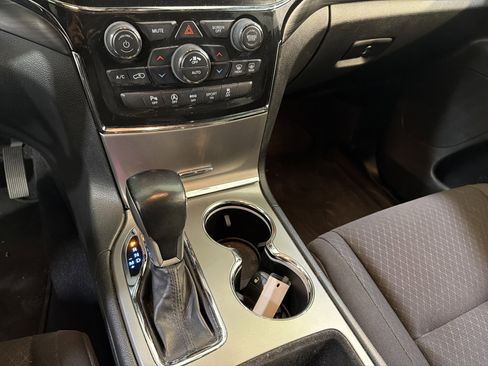 Used 2022 Jeep Grand Cherokee Laredo E image 19