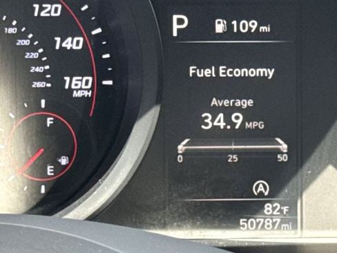 Used 2021 Hyundai Elantra SE FWD image 14