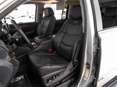 Used 2019 Cadillac Escalade ESV Luxury image 34