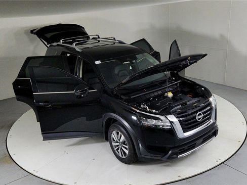Certified 2024 Nissan Pathfinder SL image 45
