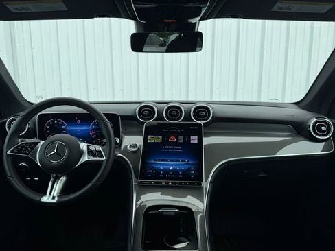 Used 2025 Mercedes-Benz GLC 300 image 6