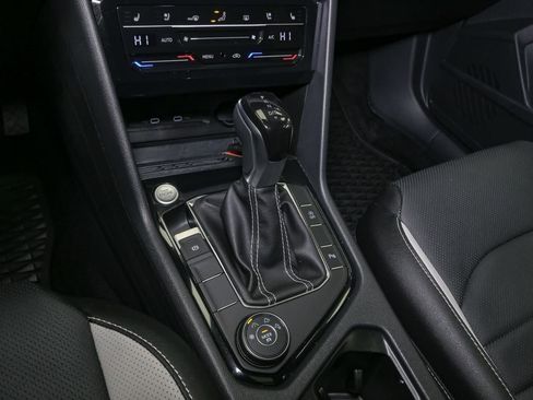 Used 2025 Volkswagen Taos SEL image 31