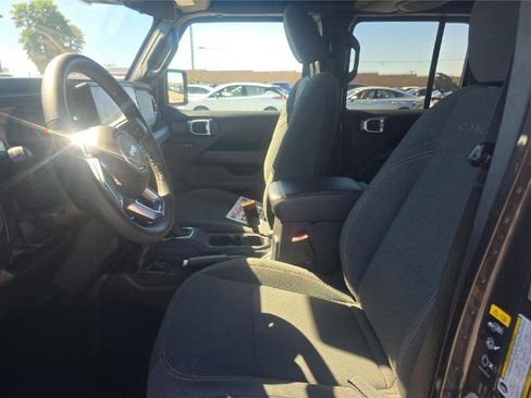 Used 2024 Jeep Wrangler Unlimited Sahara image 5