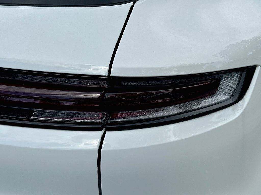 Certified 2025 Porsche Cayenne AWD/4WD image 33