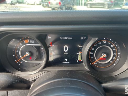 Used 2024 Jeep Wrangler Unlimited Rubicon AWD/4WD image 33