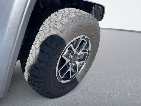 Used 2025 Jeep Wrangler Unlimited Rubicon AWD/4WD image 13