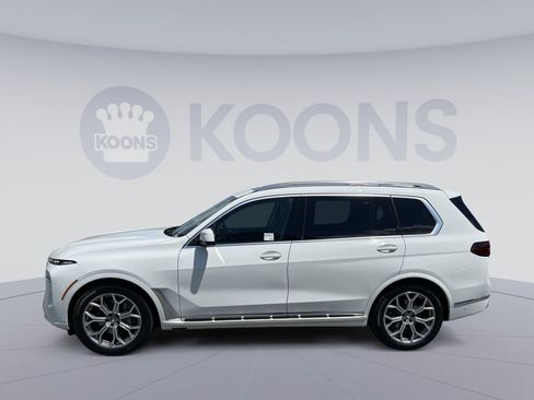 Used 2024 BMW X7 xDrive40i w/ Premium Package AWD/4WD image 2