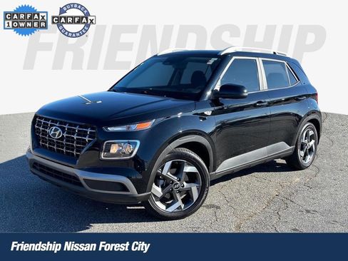 Used 2025 Hyundai Venue SEL image 1
