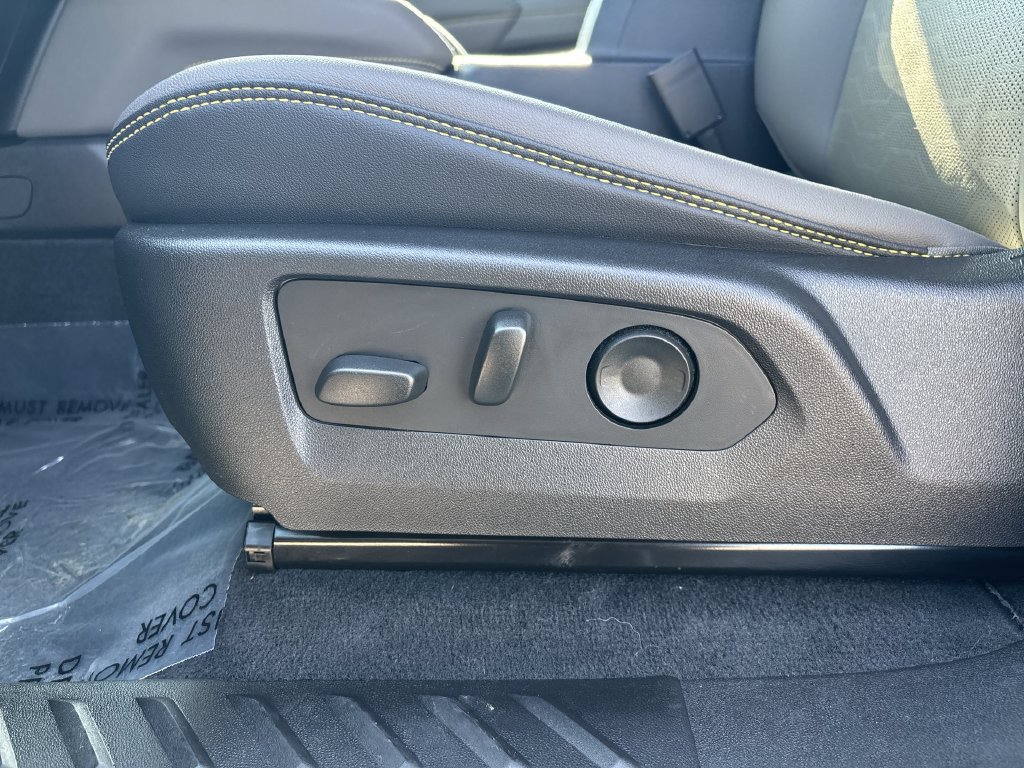 Used 2024 Chevrolet Colorado ZR2 w/ ZR2 Convenience Package III AWD/4WD image 19