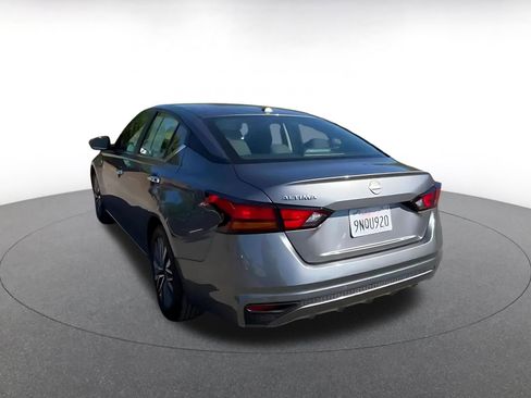 Used 2025 Nissan Altima 2.5 SV image 11