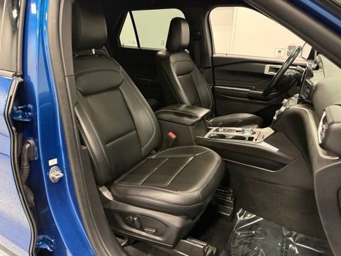Used 2020 Ford Explorer XLT w/ Equipment Group 202A AWD/4WD image 31