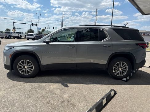Used 2023 Chevrolet Traverse LT FWD image 3