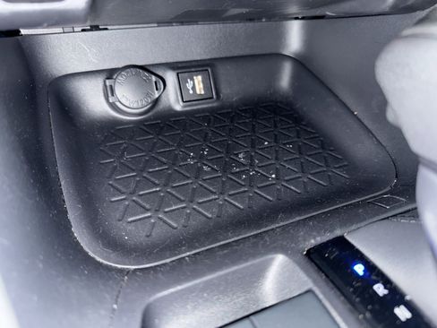 Used 2025 Toyota RAV4 LE image 21