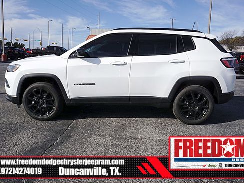 New 2026 Jeep Compass Latitude image 2