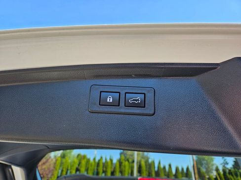Used 2022 Subaru Outback Touring w/ Popular Package #2 AWD/4WD image 12