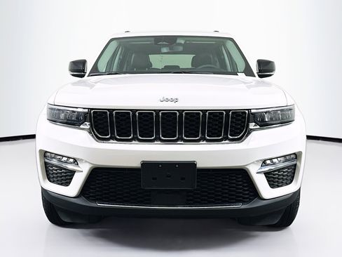 Used 2023 Jeep Grand Cherokee Limited image 2