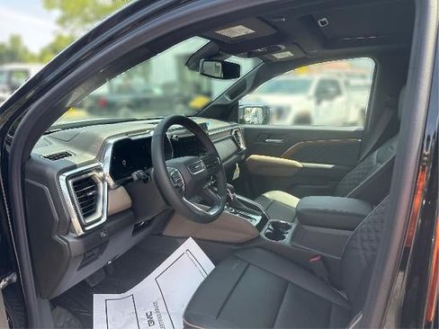 New 2026 GMC Canyon Denali w/ LPO, Denali Black Edition AWD/4WD image 11