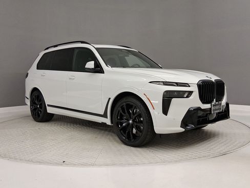 Used 2024 BMW X7 xDrive40i w/ M Sport Package AWD/4WD image 7