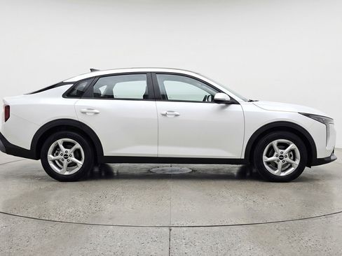 Used 2025 Kia K4 LXS image 11