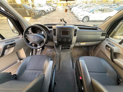 Used 2018 Mercedes-Benz Sprinter 2500 image 10