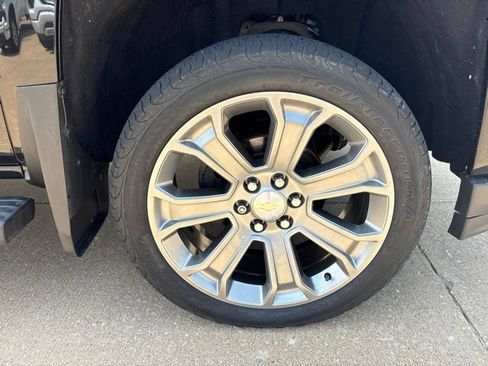 Used 2018 Chevrolet Silverado 1500 High Country AWD/4WD image 24