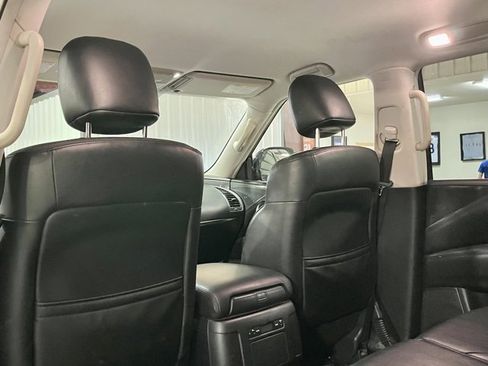 Used 2022 Nissan Armada SV image 8