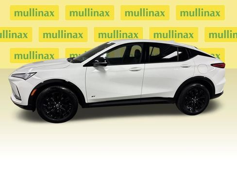 Used 2025 Buick Envista Sport Touring image 11