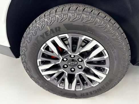 Used 2026 Chevrolet Suburban Z71 w/ Z71 Off-Road Package AWD/4WD image 33